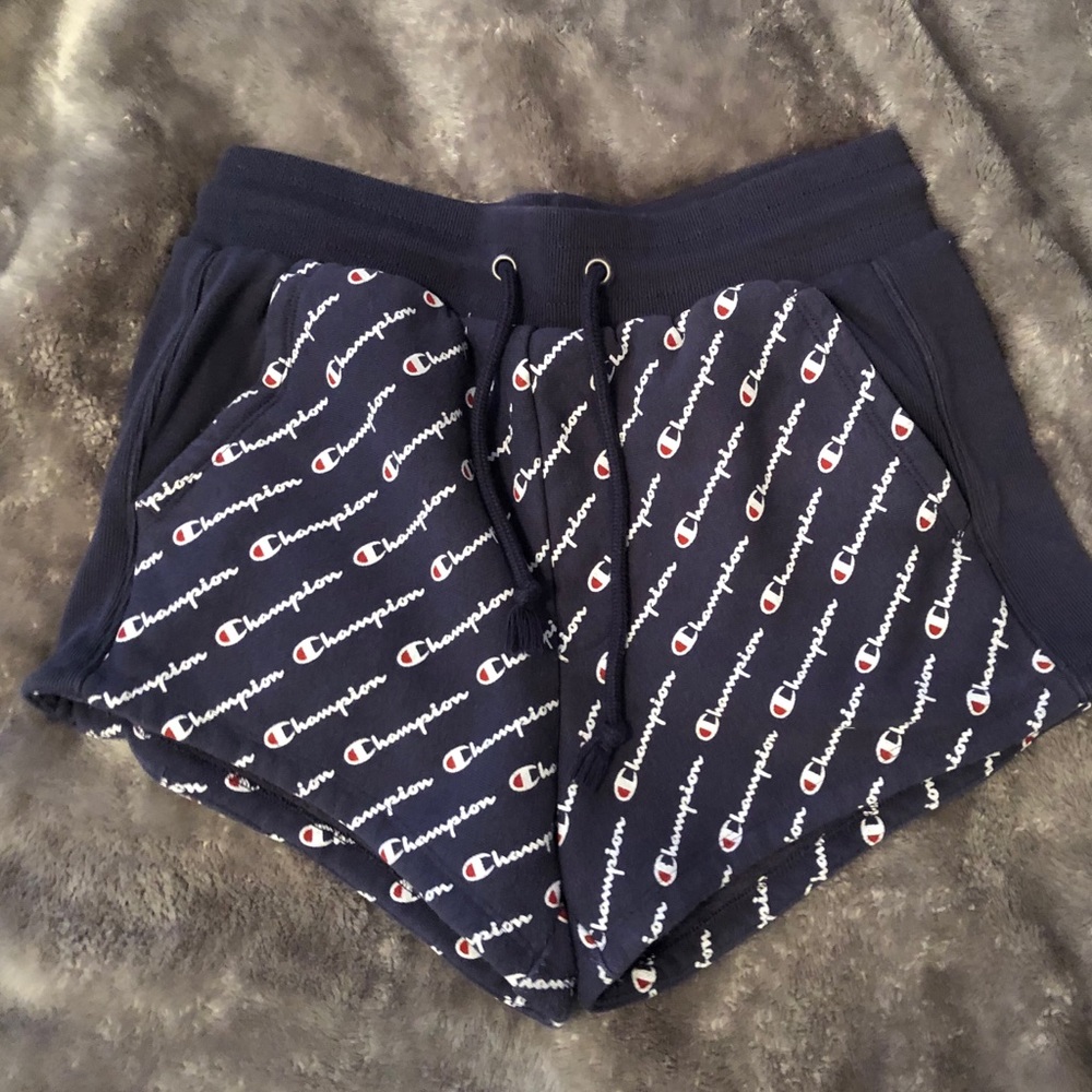 Champion Reverse weave navy shorts!